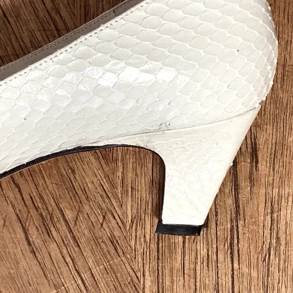 Thomas Wallace Vintage Cream Snakeskin Kitten Heel Pumps - Size 7 1/2 - Picture 13 of 15
